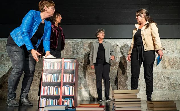 Theatergruppe Infektiös: WOAH Leben