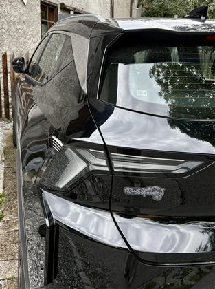 Autoaufkleber auf Auto anthrazit