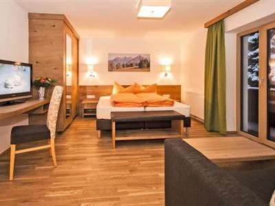 Double room, shower, toilet