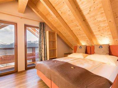 Suite, shower, toilet, balcony