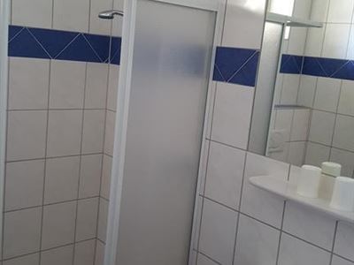 Double room, shower, toilet, standard
