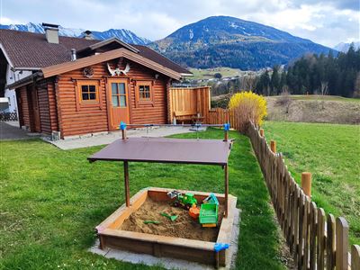 Hut, shower, toilet, 1 bed room