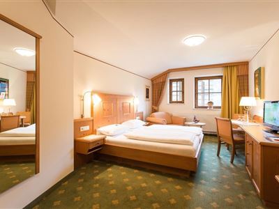Double room, shower, toilet