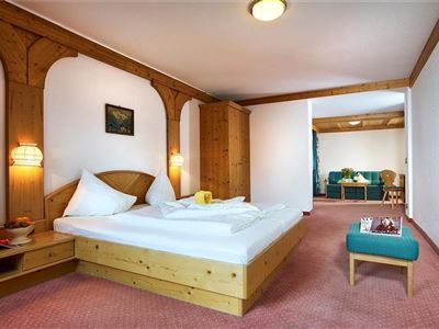 Double room, bathtub, balcony