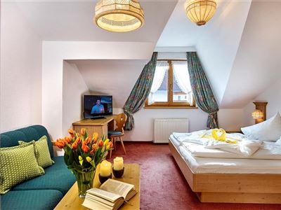 Double room, bathtub, balcony