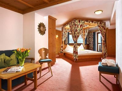 Double room, bathtub, balcony
