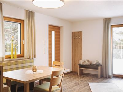 Apartment, shower or bath, toilet, quiet