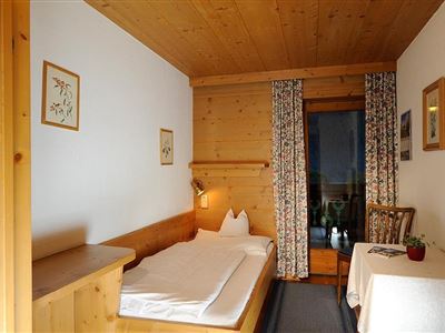 Single room, shower, toilet