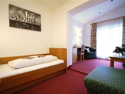 Single room, shower or bathtub, standard