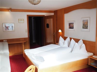 Double room, shower or bath, toilet, balcony