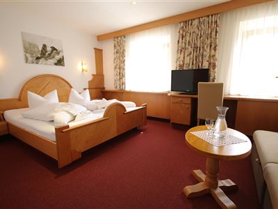 Double room, shower, toilet, modern conveniences