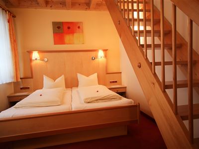 Shared room, shower, toilet, modern conveniences