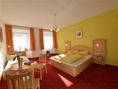 Shared room, shower, toilet, modern conveniences