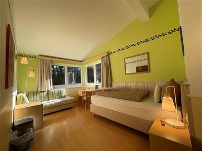 Single room, shower, toilet, quiet