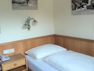 Single room, shower, toilet, north