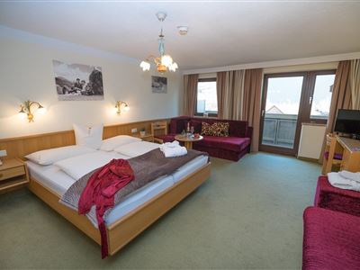 Shared room, separate toilet and shower/bathtub, modern conveniences