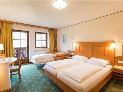 Shared room, shower, toilet