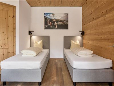 Twin room, bath, toilet