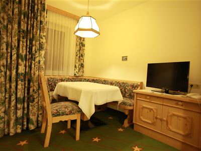 Suite, bath, toilet, 2 bed rooms