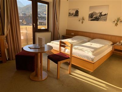 Double room, shower or bath, toilet, facing the countryside