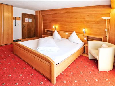 Double room, shower, toilet, quiet
