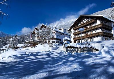 Außenansicht Hotel Linserhof Winter