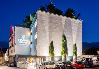 Eggerbra╠êu_Hotelansicht_Night_1