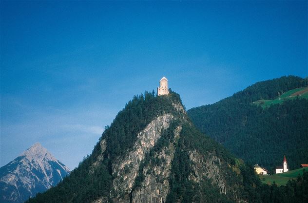 04 08 KronburgUndKirche.jpg
