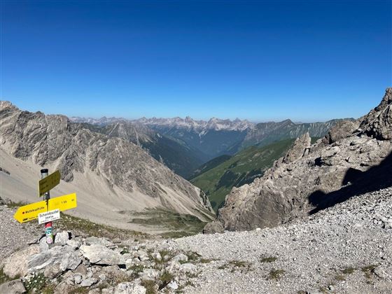 Scharnitzsatttel Richtung Hahntennjoch.JPG
