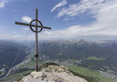 2017-Wandern-Tschirgant-Äster Kreuz-©Unbekannt (4).jpg