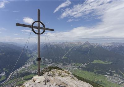 Tschirgant Karr+Âster Kreuz_IMG_8349.jpg