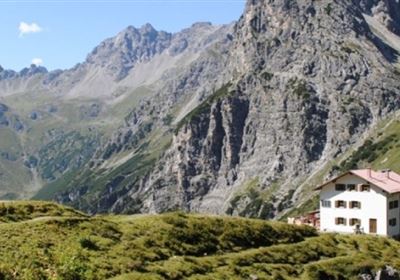 xsteinseehuette-in-den-lechtaler-alpen.jpeg.pagespeed.ic.PiaT_JMEU3.jpg
